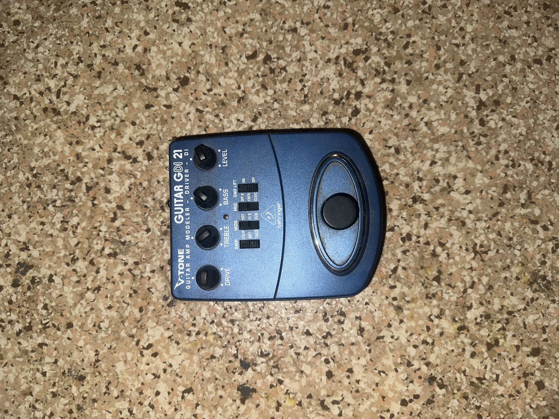 Behringer V-Tone GDI21 Overdrive Guitar Amp Modeler/DI Pedal