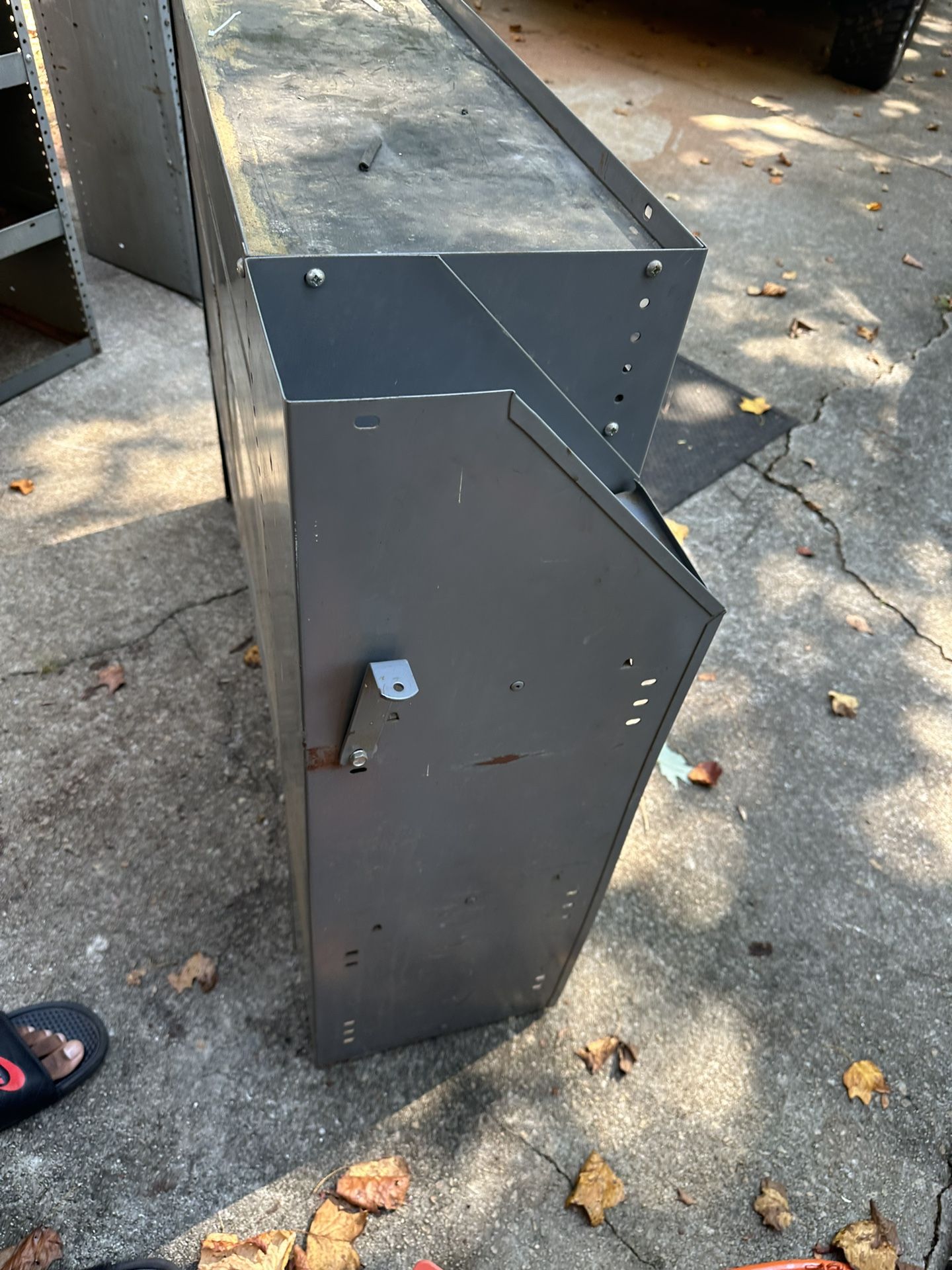 Metal Work Bench With Shelves 