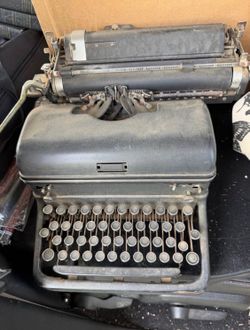 Vintage Antique KMM Typewriter