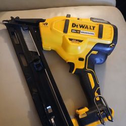 DEWALT
20V MAX XR Lithium-Ion Cordless 15-Gauge Angled Finish Nailer (Tool Only)