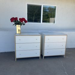 2 dressers/ nightstands