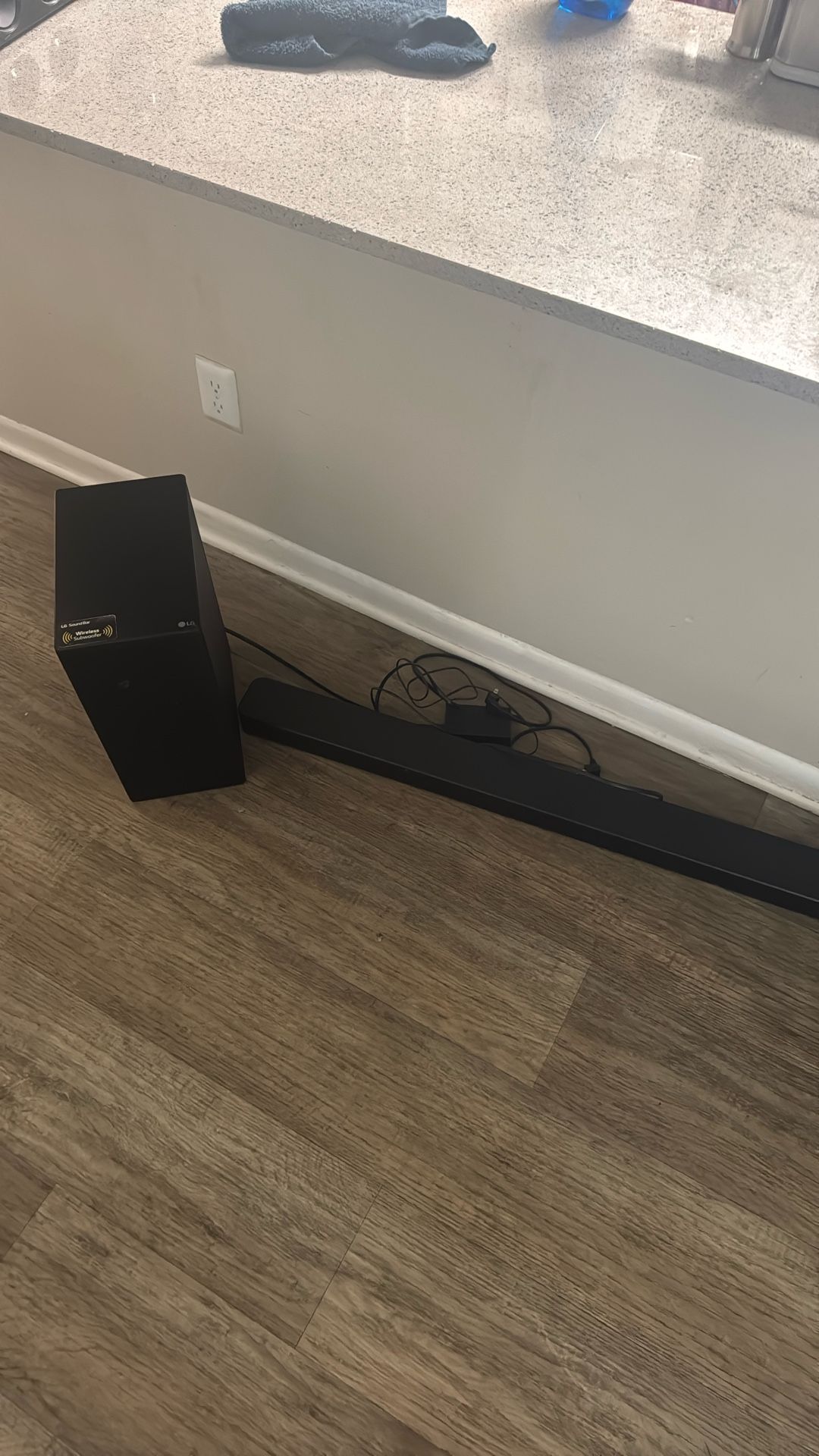 LG SOUND BAR WITH SUBWOOFER