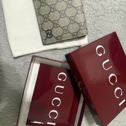 Gucci brown interior GG bi-fold wallet 