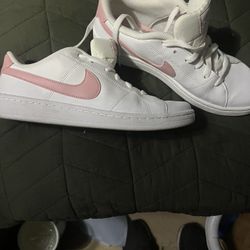 Woman’s Nike Size 9.5