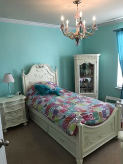 Disney Princess Bedroom Set Including Bed With Trundle Not Mattress Dresser Heart Shaped Mirror Night Stand Curio Cabinet Tall Length Standi For Sale In Raleigh Nc Offerup