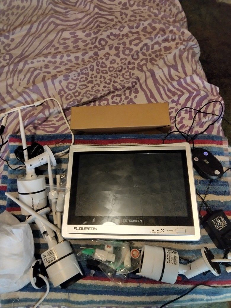 Floureon Hd LCD. Screen. And Four Cameras