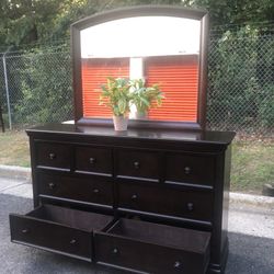 Quality Solid Wood Long Dresser With Big Drawers, Big Mirror. Drawers Sliding Smoothly. Delivery Available 