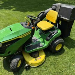John Deere S120 Mower Tractor With Bagger 