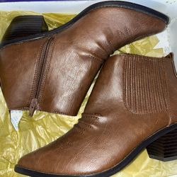 New Brown Boots Size 6