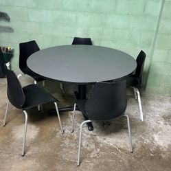 Huge 4ft round commercial quality dining table + 5 chairs
