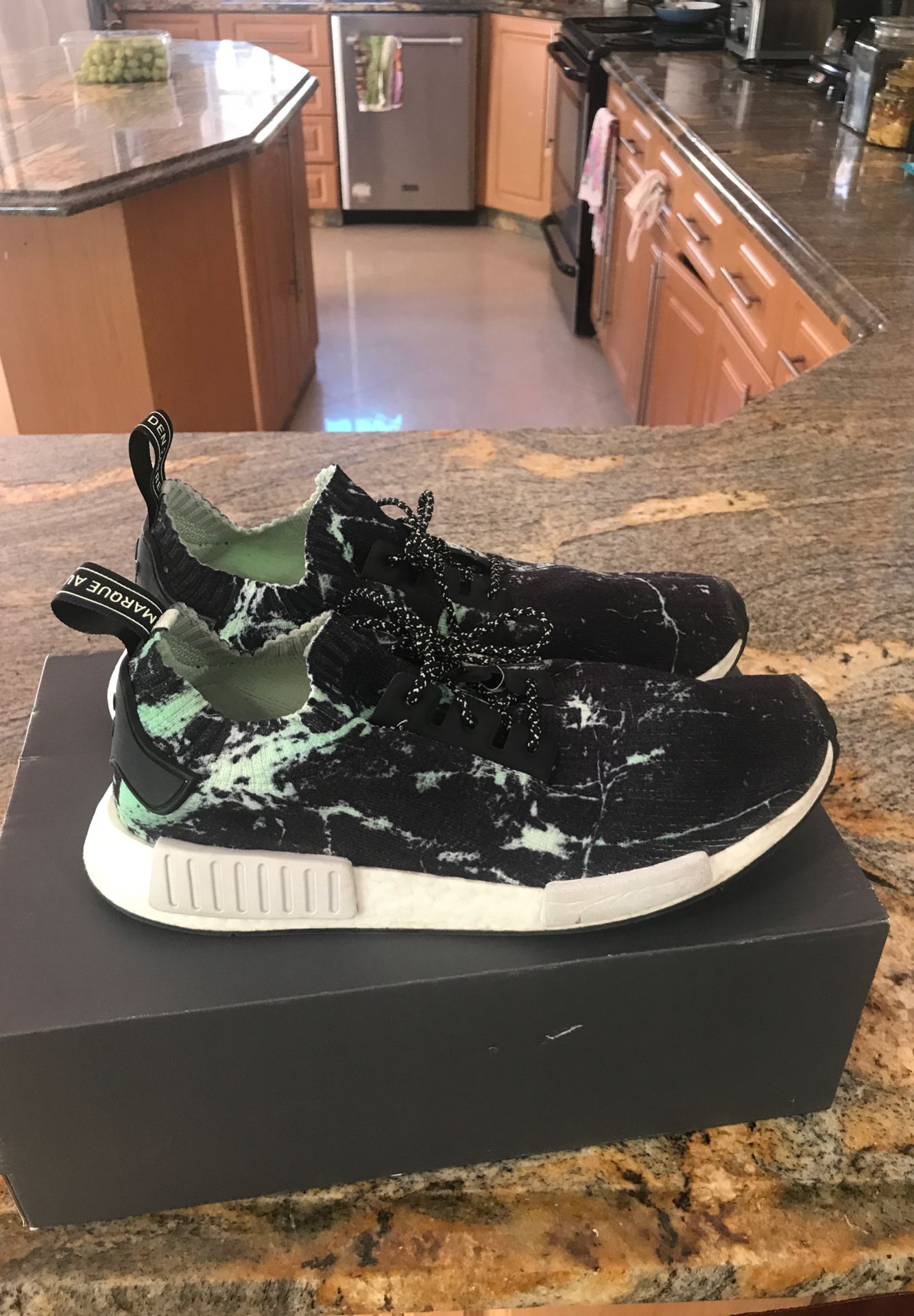 ADIDAS NMD R1 PK