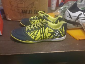 Kelme Soccer Shoes 