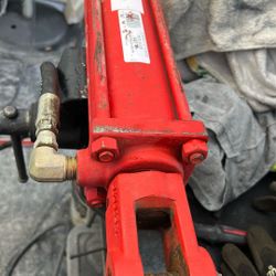 HYDRAULIC CYLINDER WITH HOSES