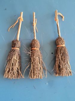 Small Craft/Doll/Decor Brooms - Post 1