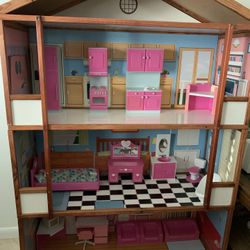 Large Doll House