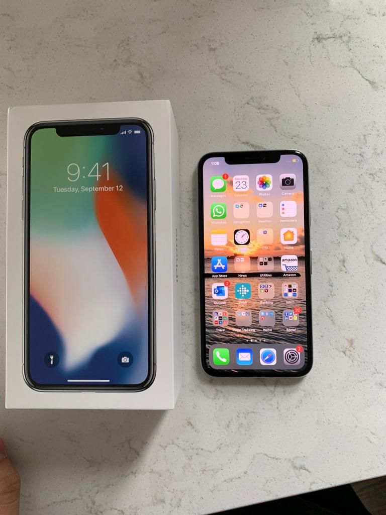 LIKE NEW IPHONE X UNLOCKED 64GB SILVER COLOR