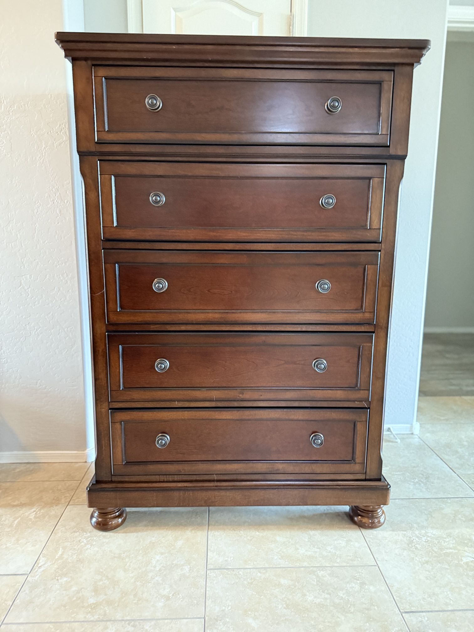 5 Drawer Chest. Excellent Condition 