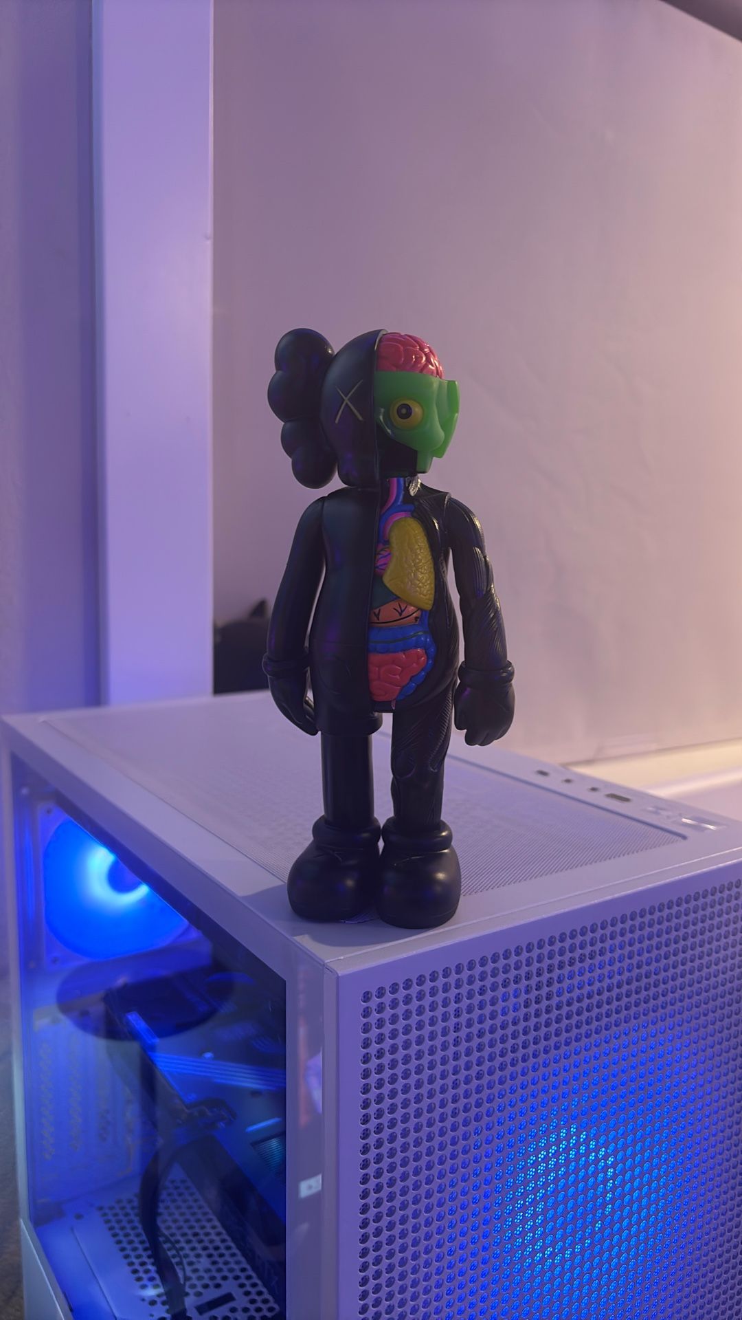 Kaws..16 Open Edition Medicom Toy