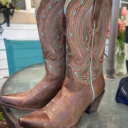 COWBOY BOOTS 