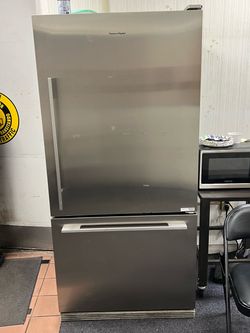 Fisher & Paykel Series 5 32 in. 17.1 Cu. Ft. Counter Depth Bottom Freezer