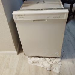 Amana Dishwasher White 