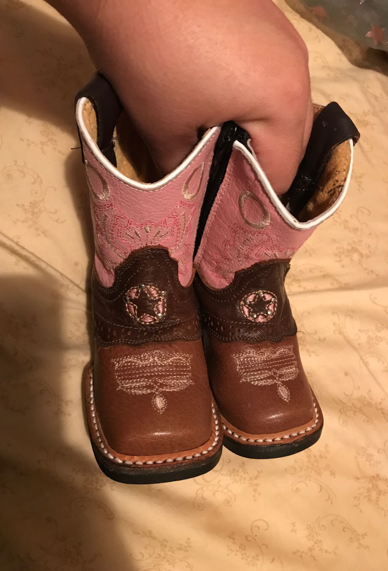 Girl boots size 5c , kike new