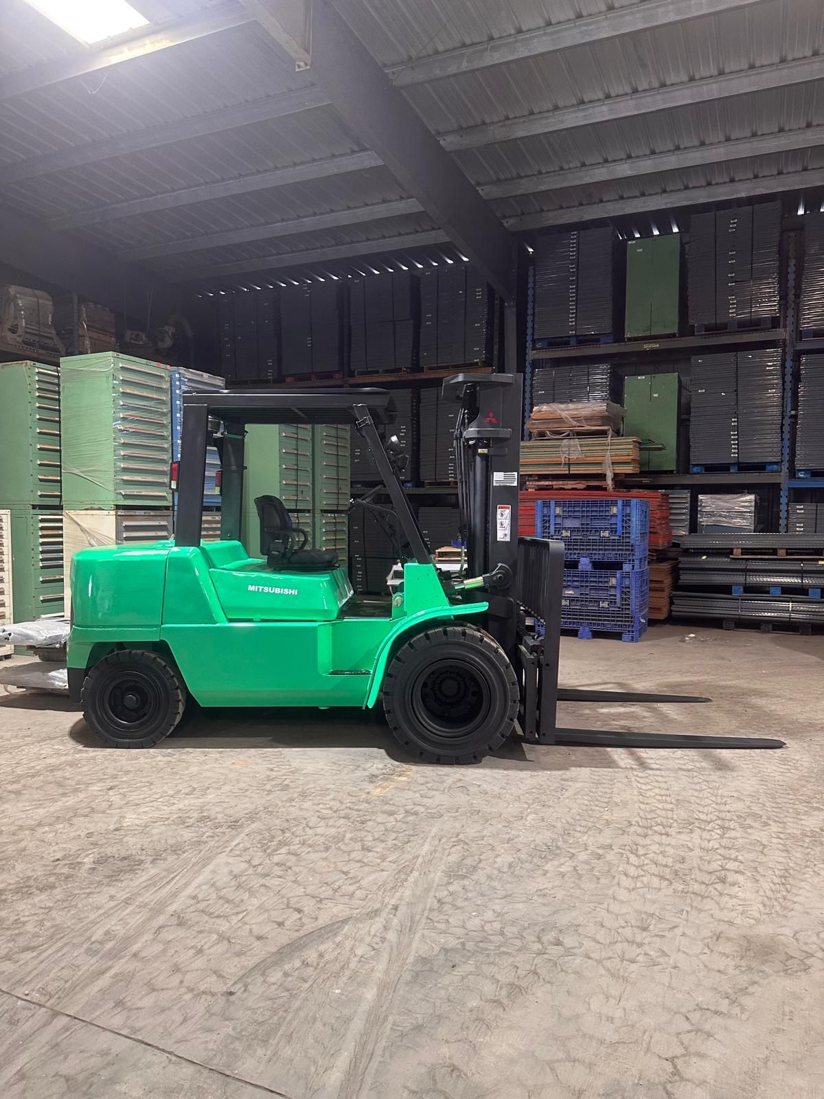 2007 Mitsubishi 10,000 lbs capacity forklift