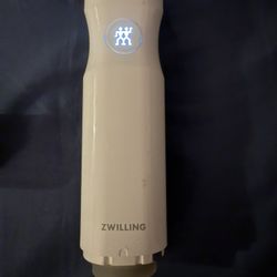 Zwilling Fresh & Save Handheld Vacuum Sealer Machine battery is rechargeable via USB