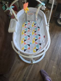 Fisher-Price Baby Bedside Sleeper Soothing Motions Bassinet with Lights Music Vibrations & Toy Mobile for Newborns 0+ Months, Sweet Snugamonkey