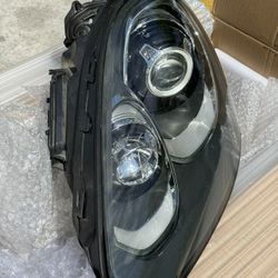 PORSCHE CAYENNE driver Side Headlight 