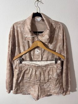 Reebok Womens set Tan & White Running Shorts and Windbreaker