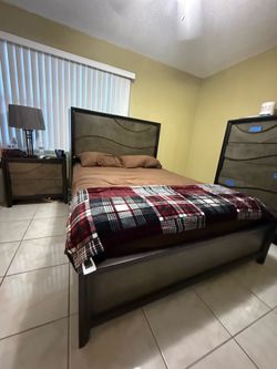 Bedroom set queen - Nuevo de cuarto