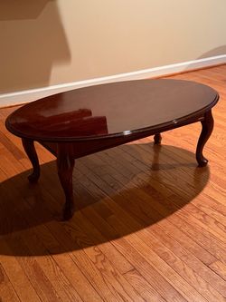 Cherry Oval Coffee Table - Queen Anne Legs