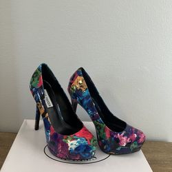 Steve Madden Floral Platform Pumps