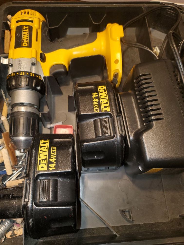 Dewalt 14.4 v electric drill