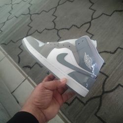 Jordan 1 Mid cool grey