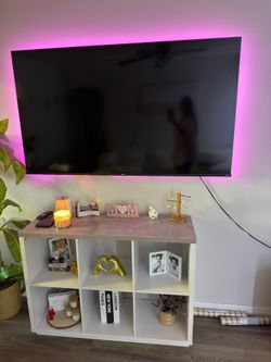 Televisor y mesa