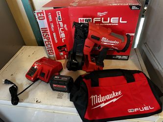 Brand new Milwaukee M18 FUEL roofing nailer kit. Includes nailer, one M18 REDLITHIUM XC3.0 battery, M18 charger, and Milwaukee tool bag. Good for roof