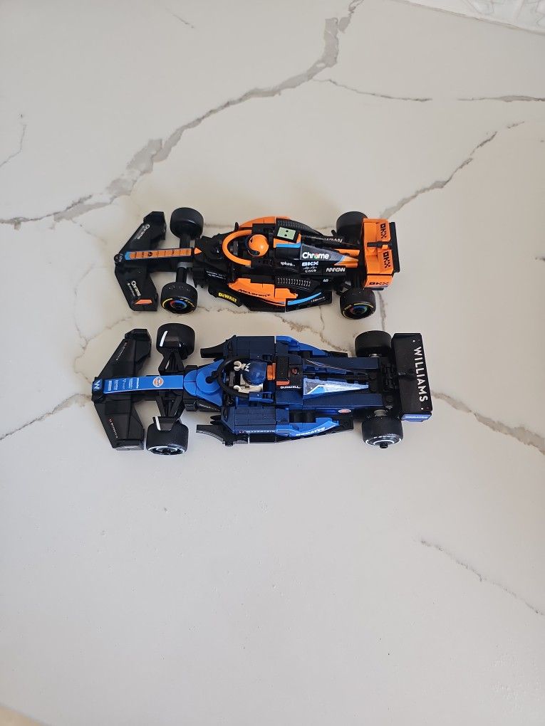 2 F1 Lego Race Cars