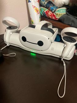 Oculus Quest 2 with Charging Stand