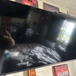 40” Vizio TV w/mount and remote tray (D40fM-K09 Used (like New) )