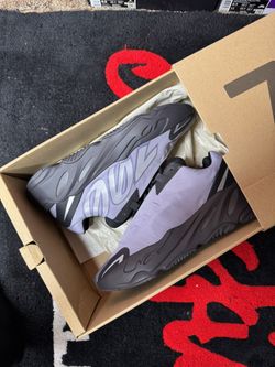 Brand New Yeezy 700 Geode 