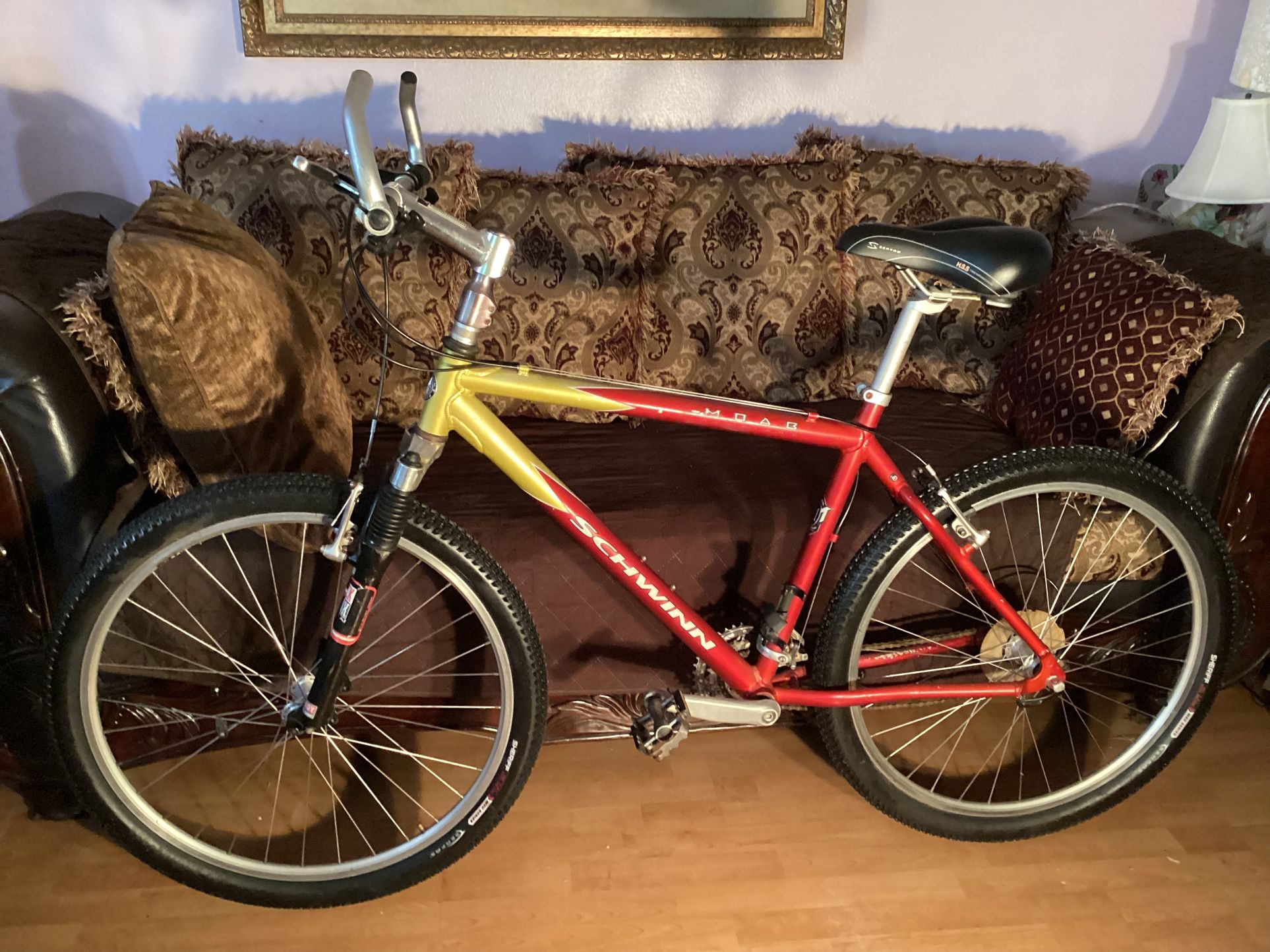 26” Mountain Schwinns 7005 Aluminum Bike For Mens 7 Speeds Excellent Condition $150 Firm