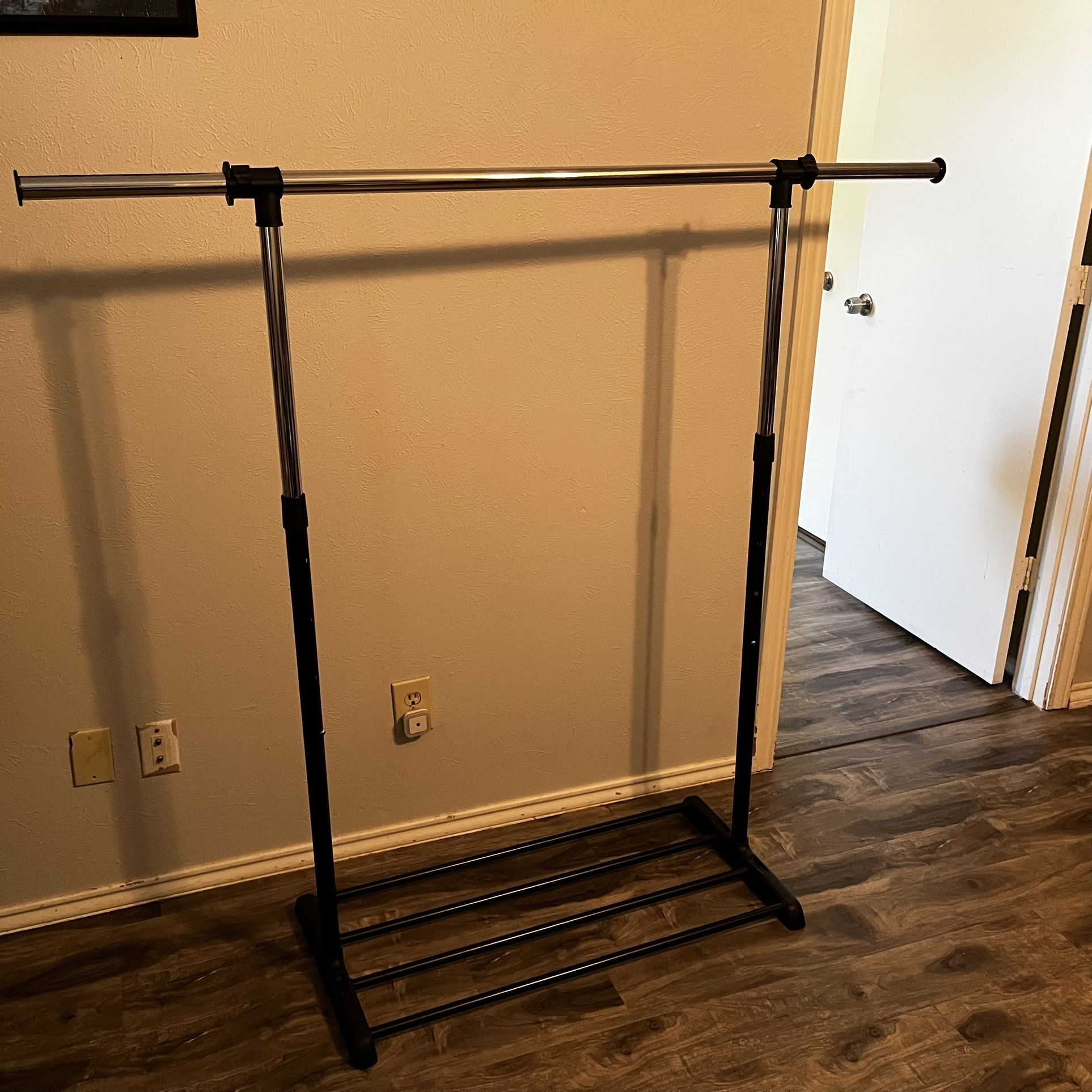 Simple Rod Garment Rack