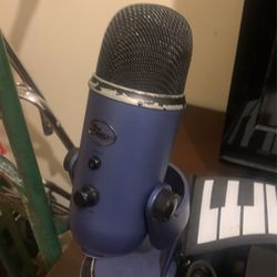 Blue Yeti USB Microphone (no Wire)