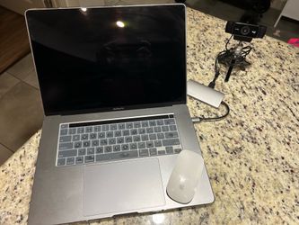 16” MacBook Pro + 1080P HD Logitech webcam + Mouse/USB port/Soft case