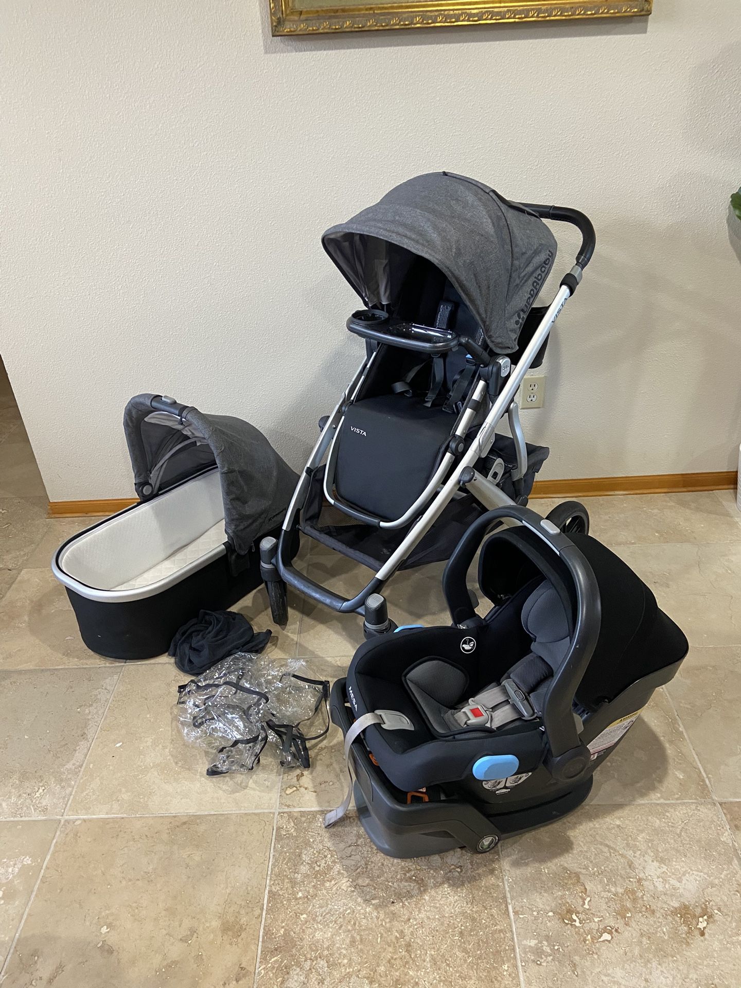 Uppababy Vista Stroller with car seat and bassinet