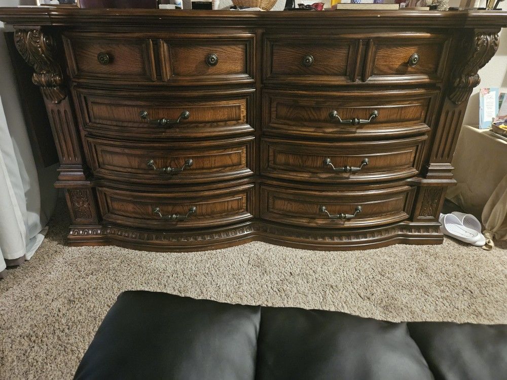 8 Drawer Dresser with 2 Hidden Side Cabinets
