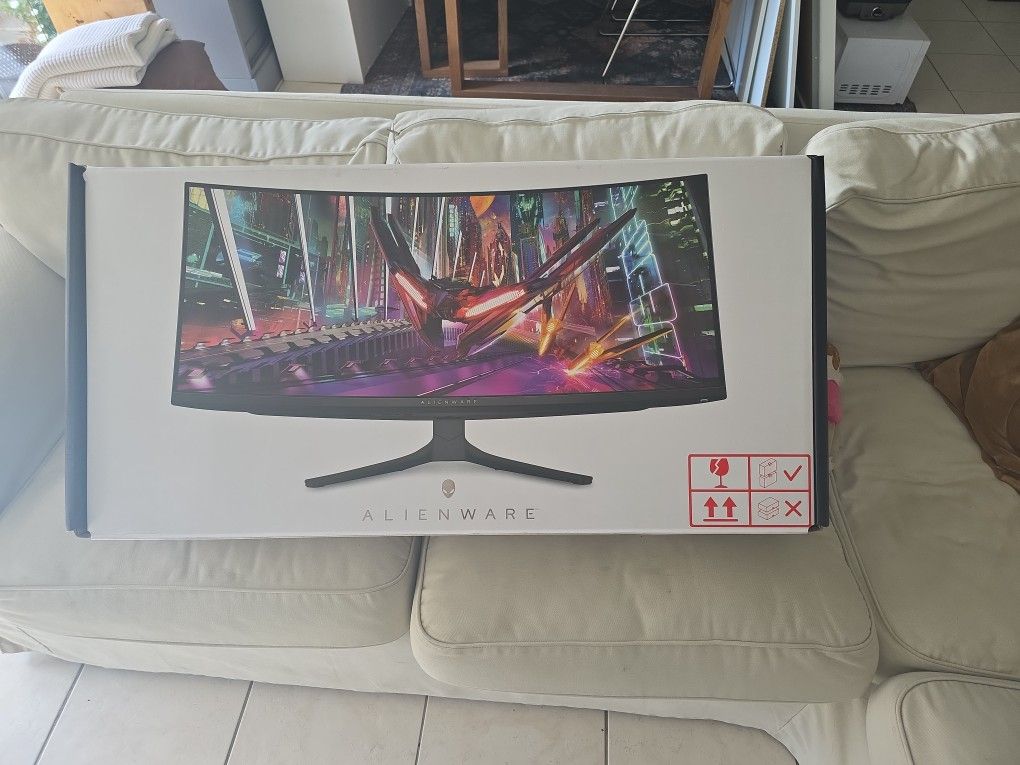 Alienware AW3423DWF Curved QD-OLED Gaming Monitor - 34-inch Quantum Dot OLED 0.1Ms 165Hz 21:9 Curved Display, 99.3% DCI-P3 Color Gamut, VESA DisplayHD