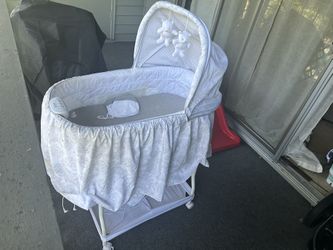 Simmons Kids Rocking Bassinet